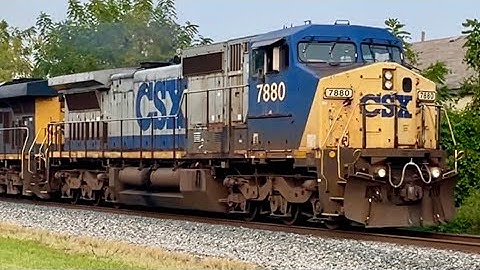 CSX Railroad.. 4 Engines / 118 Railcars. Lead Engine # 7880 is a 1993 GE - C40-8W. 