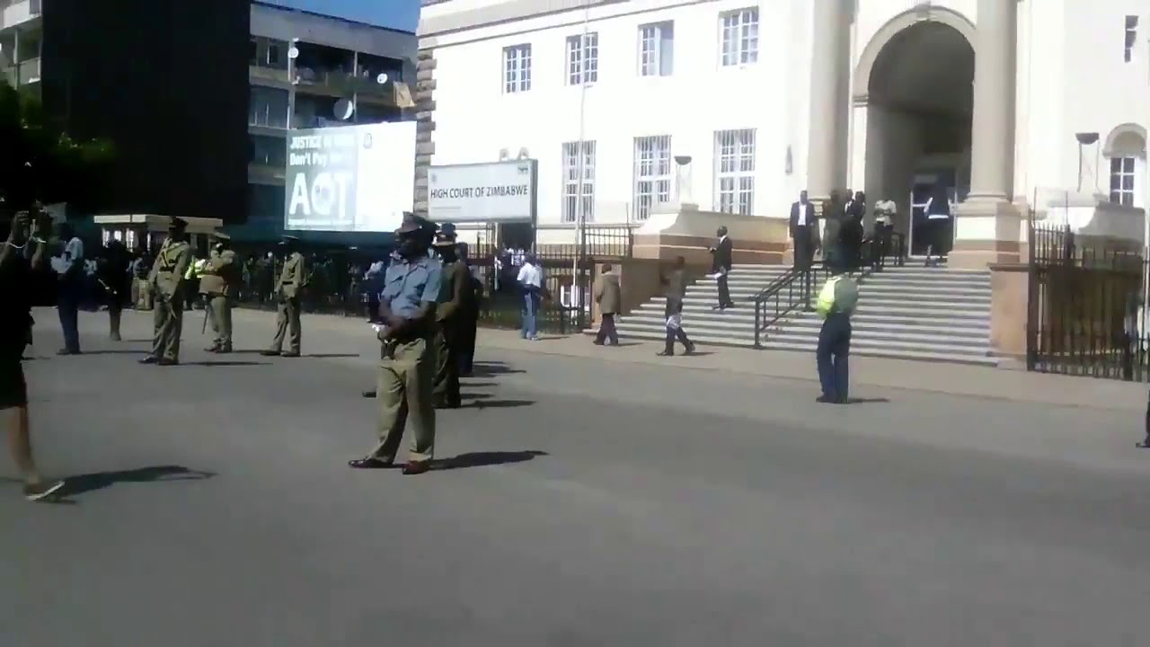 Armed Police Monitor Protestos In Bulawayo During Zctu Shutdown 