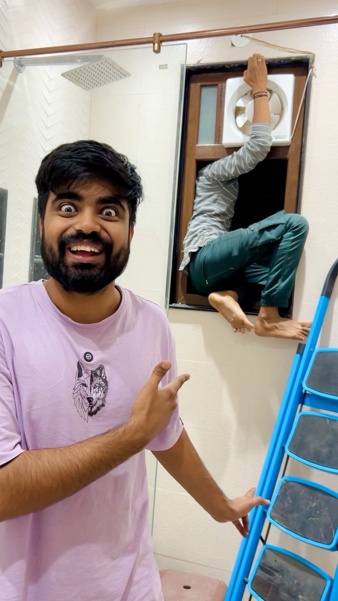Superman Bhaiya ne Geyser laga dia ?? #dushyantkukreja #shorts