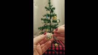 DECORATING A MINI CHRISTMAS TREE WITH VINTAGE JEWELRY CRAFT PIECES