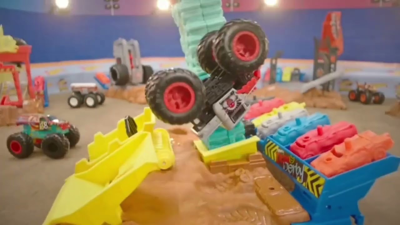 Hot Wheels Monster Trucks UNBOXING - ARENA SMASHERS Ultimate Crush Yard &  Car Jump Challenge 