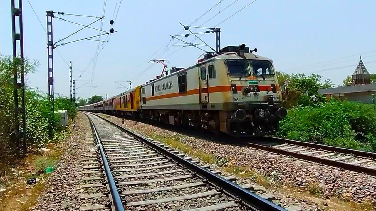 Balurghat To Bathinda Railroad Crossing Farakka Express Train Lead balurghat-to-bathinda-railroad-crossing-farakka-express-train-lead