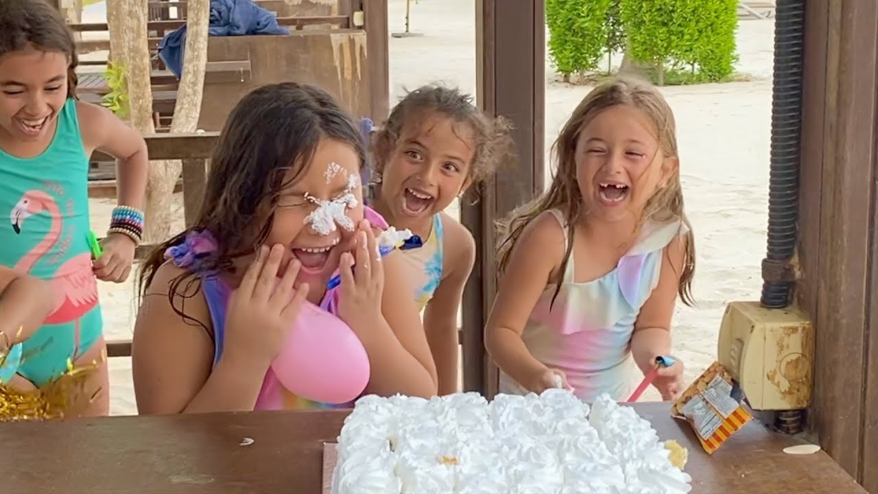Su's Happy Birthday Party & Cake Fight with Her Friends! Fun Kids Birthday Video | Children Songs