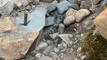 Splitting rock with feathers and wedge - fjellkiler i bruk