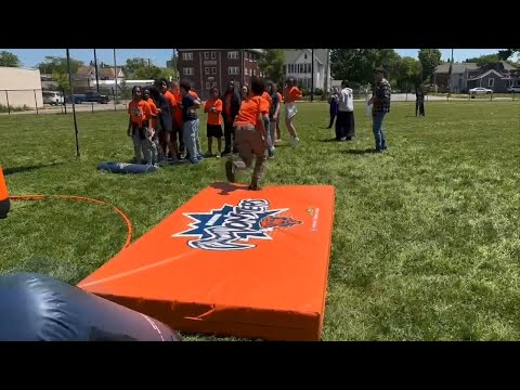 Chicago Bears host Mini-Monsters clinic at Constance Lane Elementary School