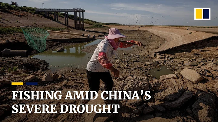 Villager fishes in drying pools at China’s biggest freshwater lake - DayDayNews