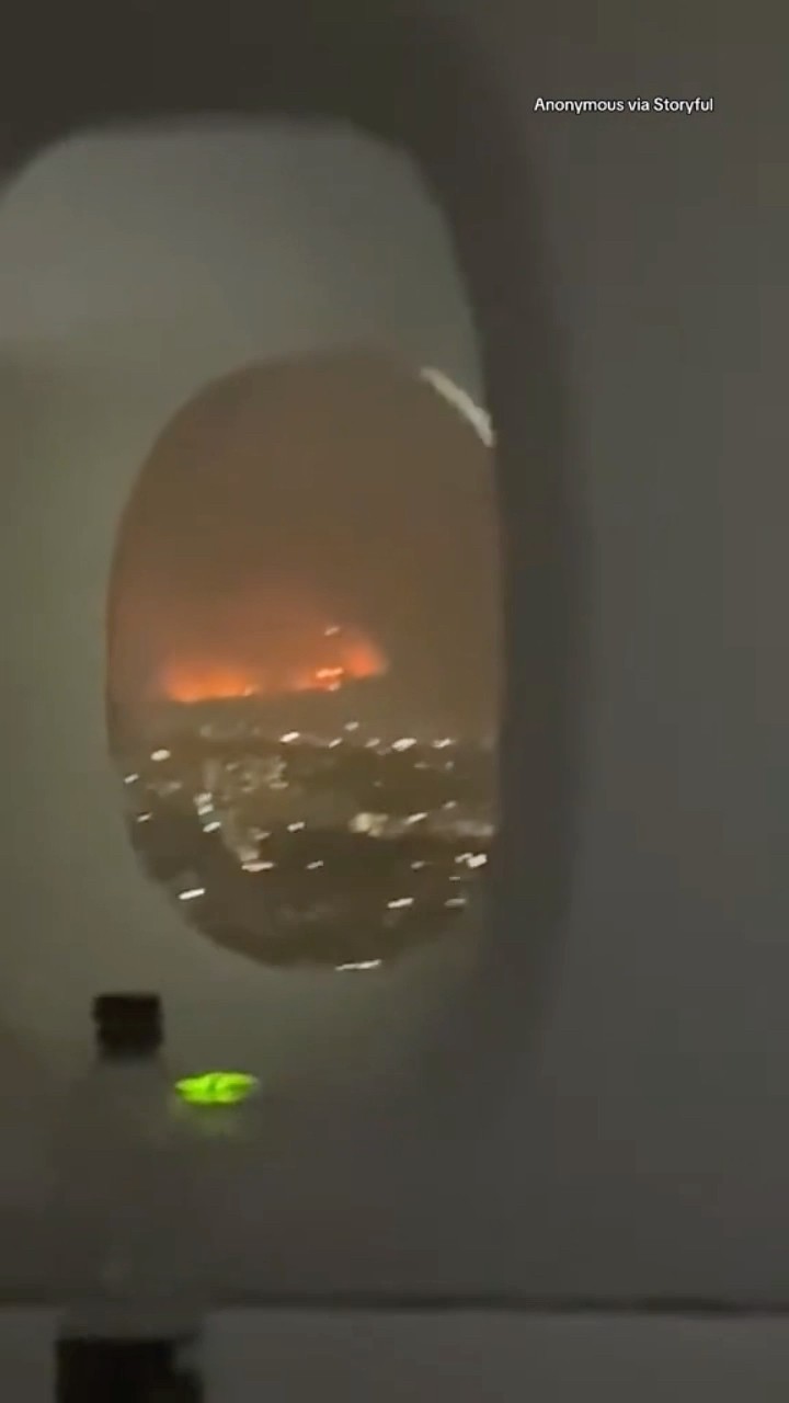 Passengers on flight to Los Angeles get close view of Palisades Fire #shorts
