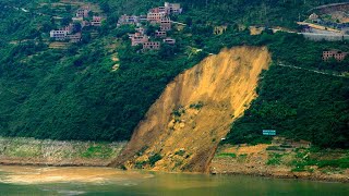 Most Shocking Rockfalls and Landslides Caught on Camera 2021.