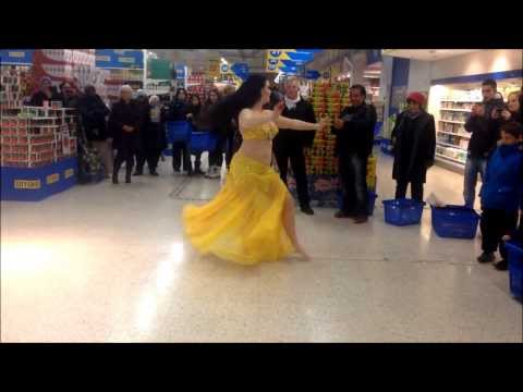Belly dance at the supermarket! Magdans på Citygross Rosengård!