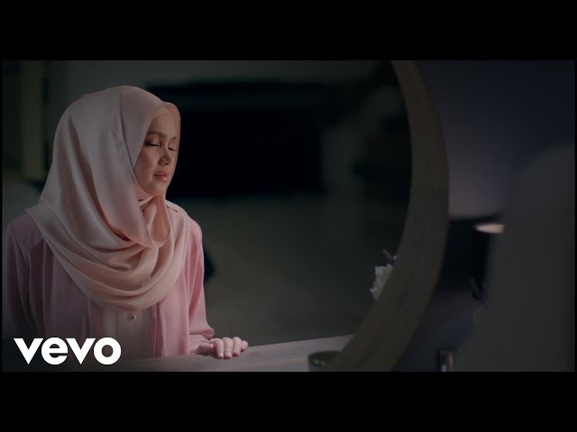 Dato Siti Nurhaliza - Menatap Dalam Mimpi (Official Music Video) class=