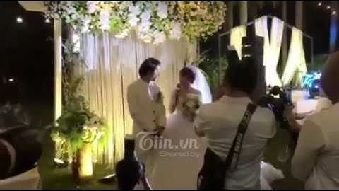 Đám cưới của cặp đôi kelvin khánh và Khởi My cảnh hôn nhau say đắm