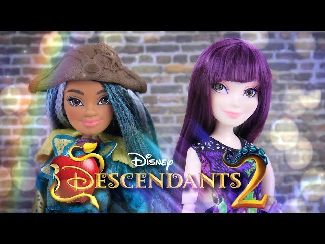 Uma ''Cotillion'' Doll - Descendants 2 - 11