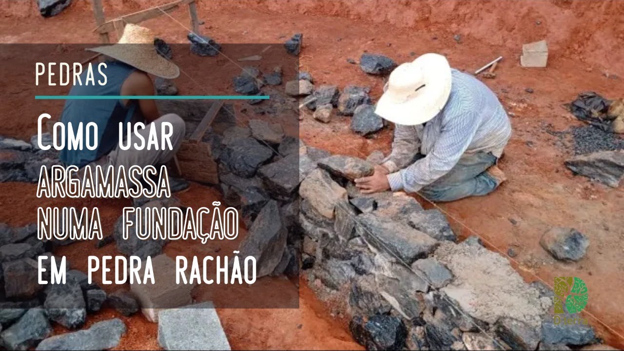 Descarregamento de pedra rachão para darmos início a mais um muro