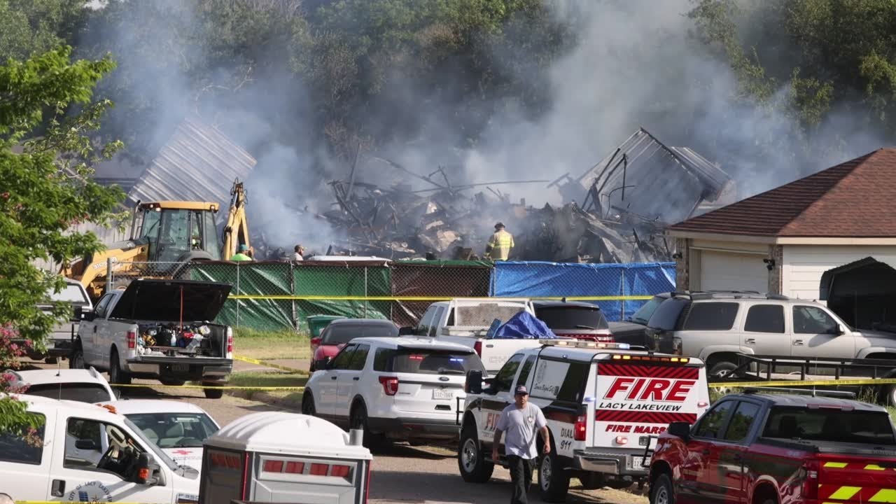 3 die in Lacy Lakeview apartment fire; 5 in hospital - YouTube