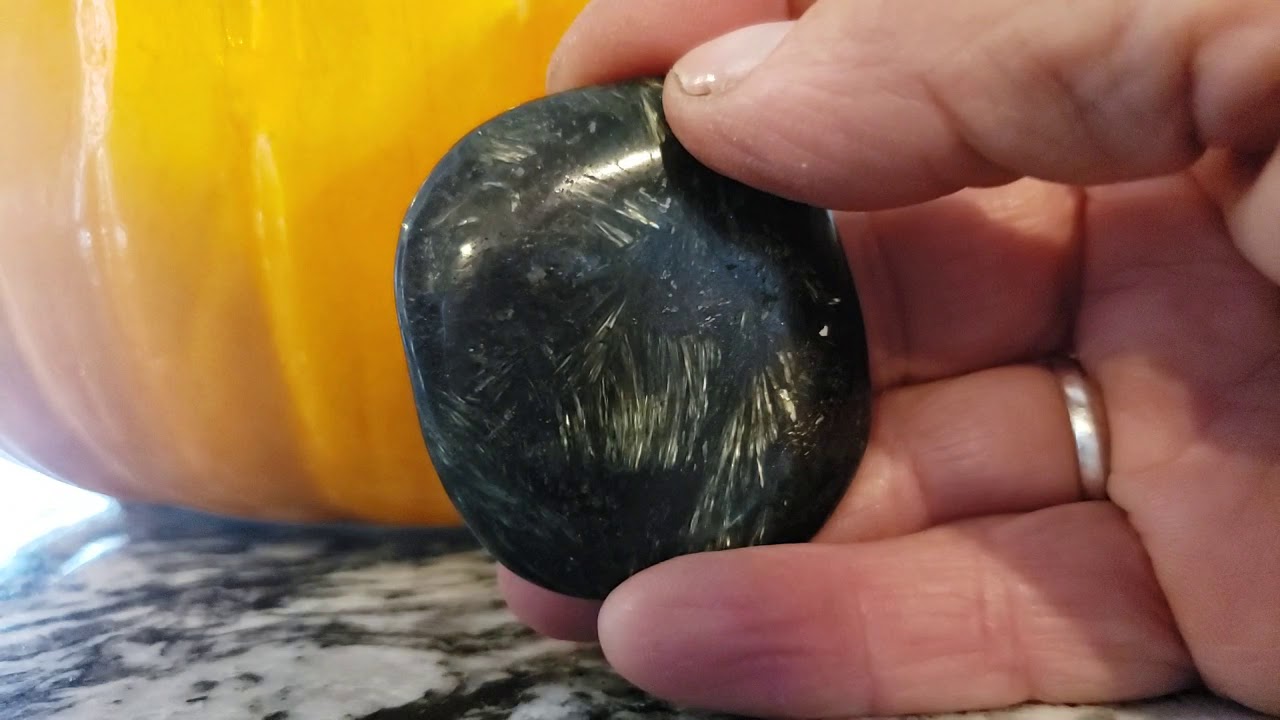 Astrophyllite. description and benefits