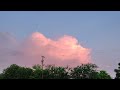 Nubes rosadas antes de la lluvia