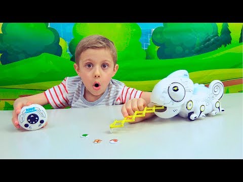 Даник играет с новым РОБОТОМ ХАМЕЛЕОНОМ! Игрушка просто класс!