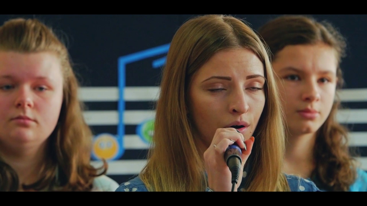 Piosenka NIEBIESKI SONG  (uczniowie - koledze z autyzmem)