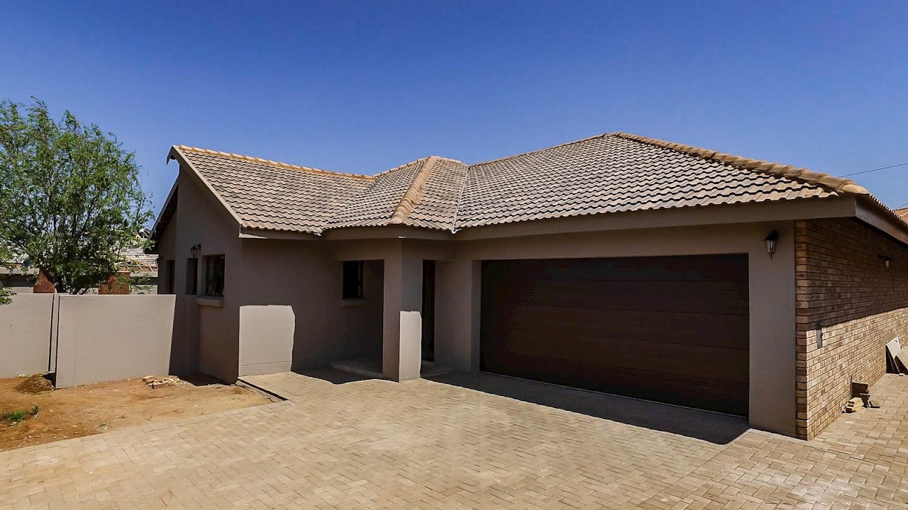 3 Bedroom House for sale in Northern Cape Kimberley And Diamond