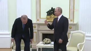 Putin Türk Bakanları EL işareti İle ayağına çağırdı