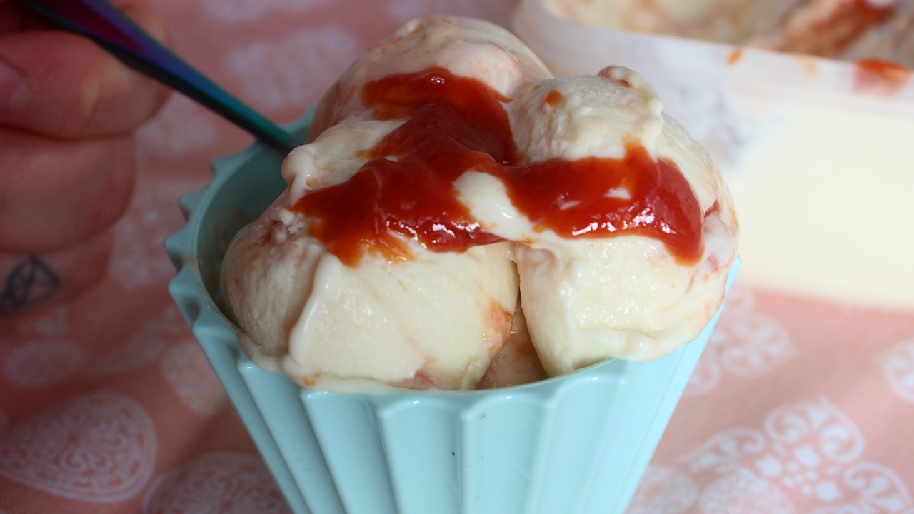SORVETE DE QUEIJO COM CALDA DE GOIABADA - SORVETE ROMEU E JULIETA - RECEITAS QUE AMO