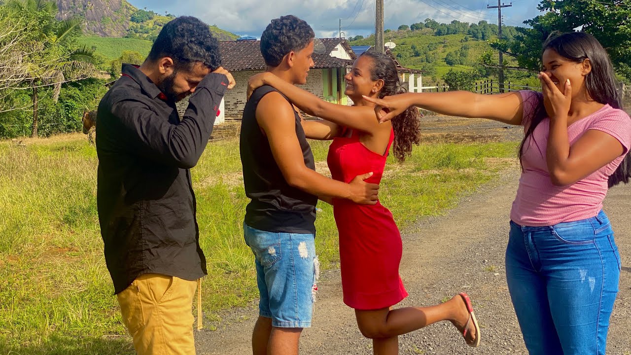 Mulher Tenta Fazer Ciúmes Ao Seu Namorado Com Outro e Acaba Se Apaixonando Por Ele 