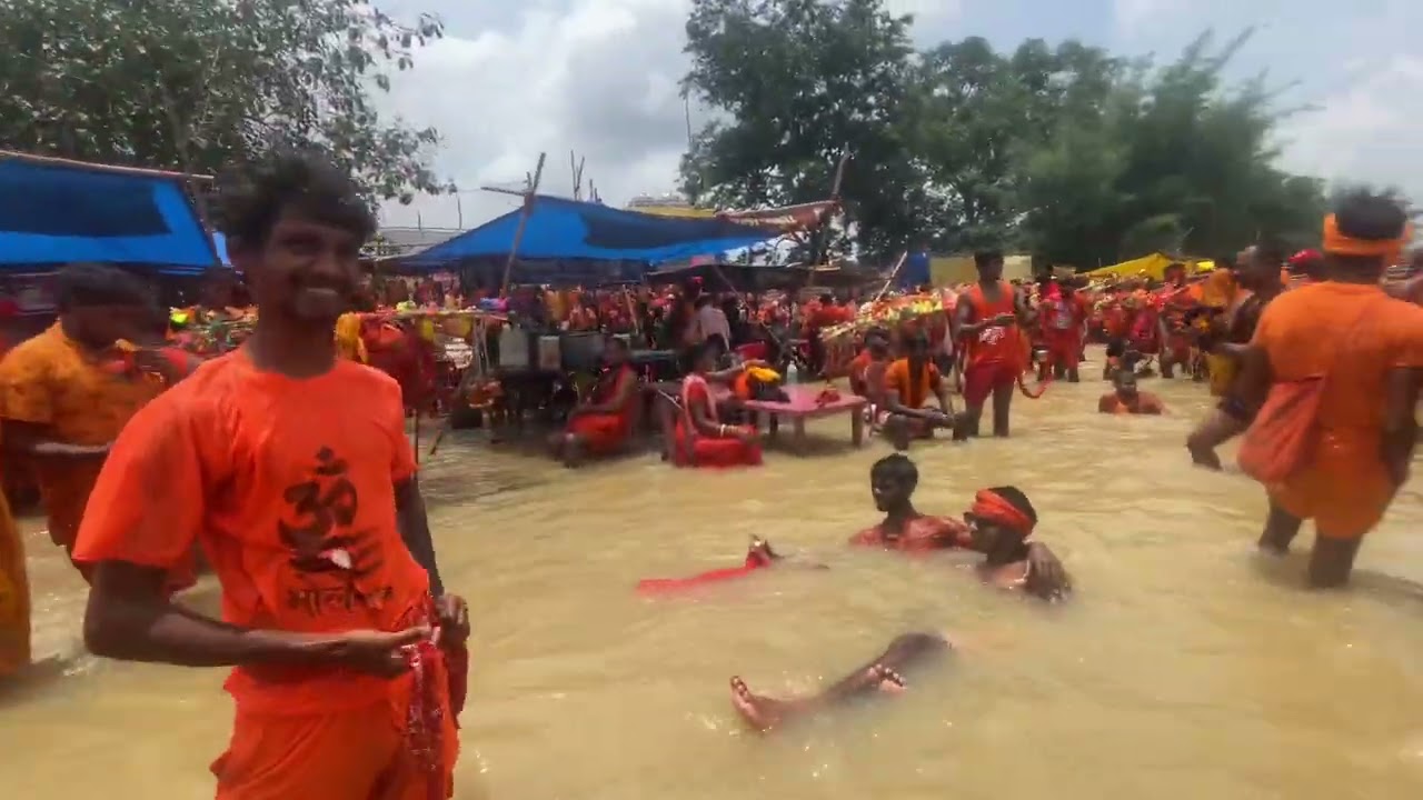 गौराई नदी में काँवरिया भक्तो ने किया स्नान 🙏 