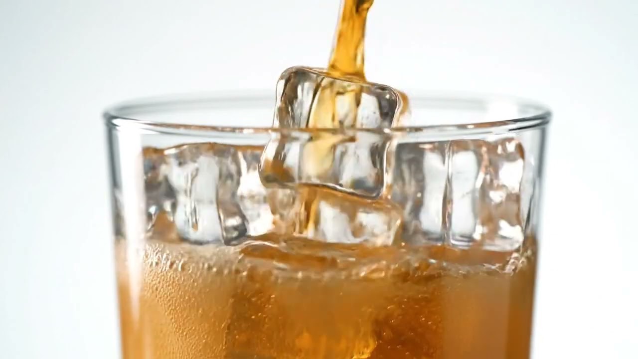 The Perfect Refreshing Iced Tea Pour 