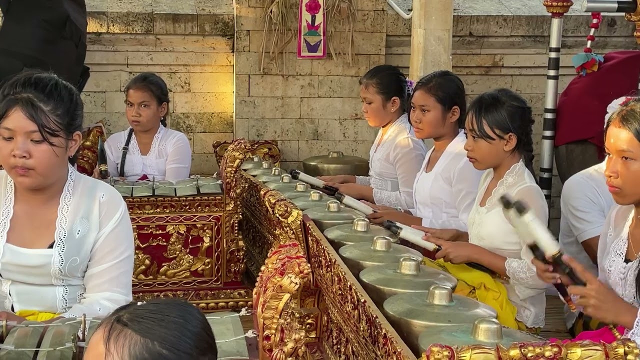 Tabuh Tari Pendet Anak-Anak Perempuan