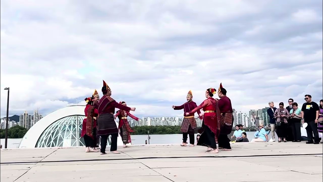 Tortor Second Performance at Festival Indonesia