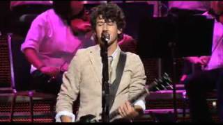 Jonas Brothers - Shelf (3D Concert Experience)