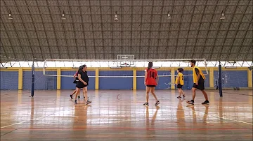 ¿Qué equipo gana un set de voley?