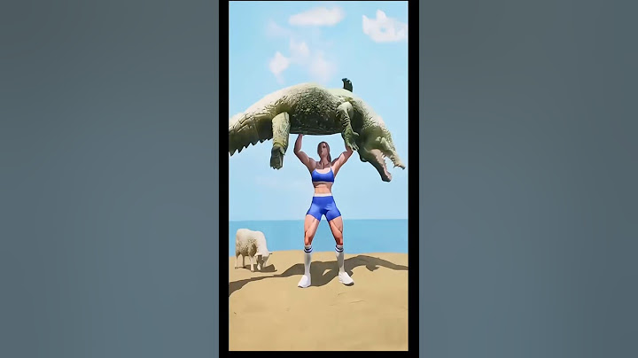 मम्मी ने मगरमच्छ को बीच से तोड़ दिया 😲 #shorts #crocodile #shortsviral #shortsfeed