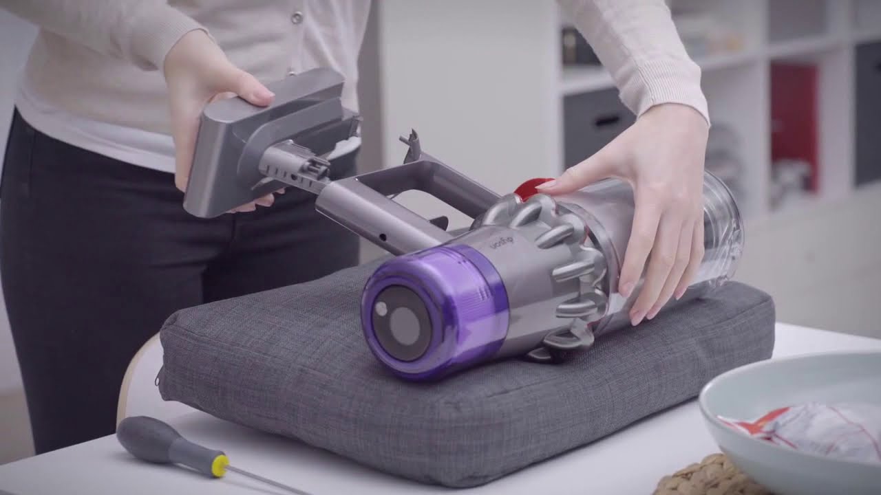 Замена аккумулятора Dyson V10, SV12 - YouTube