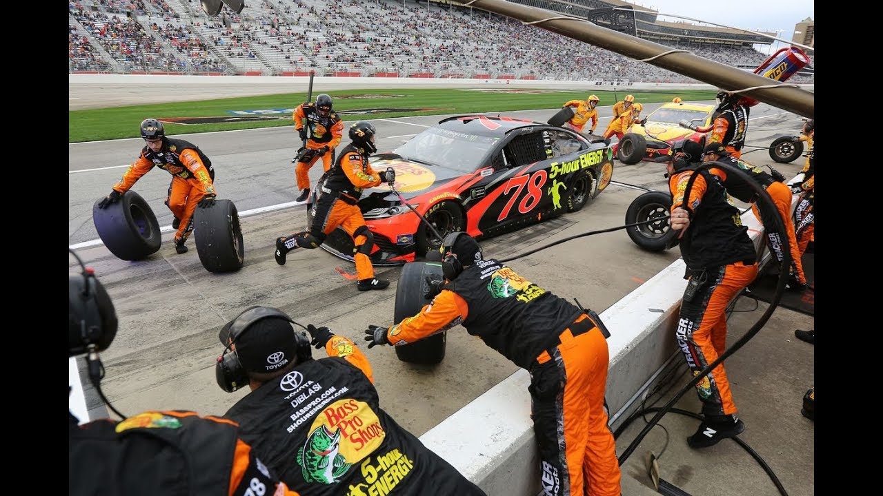 nascar series 2018 atlanta motor speedway pit stops youtube nascar pit stop