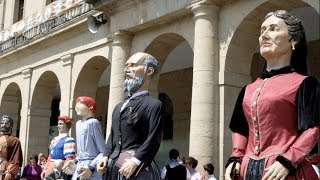 Gigantes "Asier Marco" de kalejira por Tafalla. Navarra.