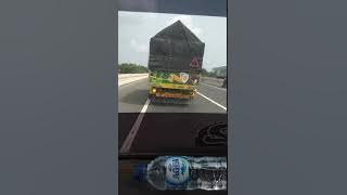 Terdengar suara dengingan turbo nging nging... Truk cabe ini