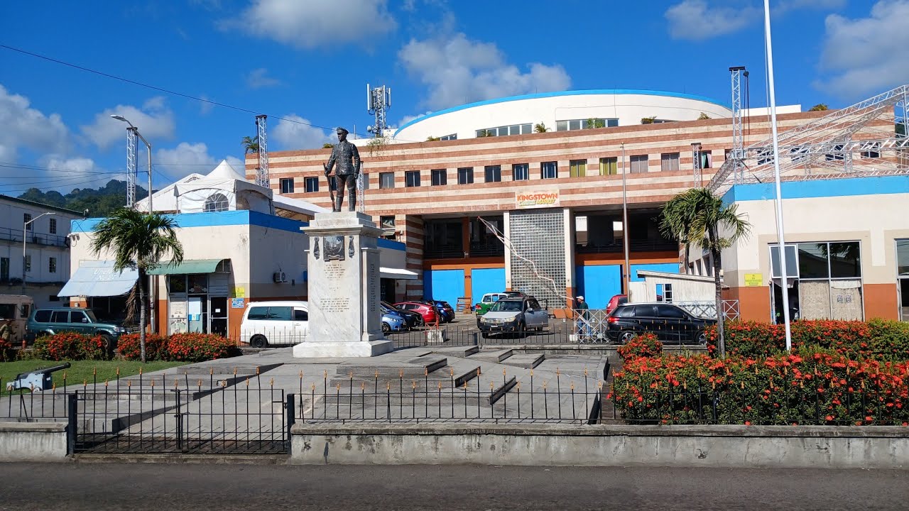 Покупки с моими братьями-баджанцами в Кингстауне, Сент-Винсент и Гренадины.