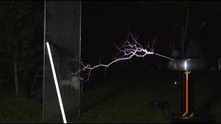 I made a MUSICAL TESLA COIL ! (EN subs available) 