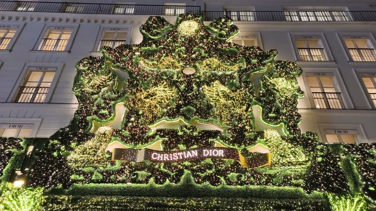 Paris, FRANCE : Saint Honoré..Christmas Vibes  Happy Winter 2025