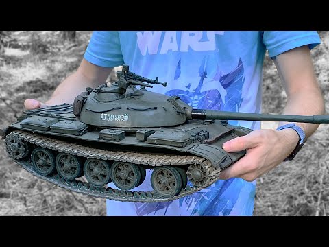 Огромный танк из