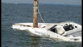 ►NEW Boat crashes into dock 2017