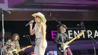 Country's Cool Again performed live by Lainey Wilson