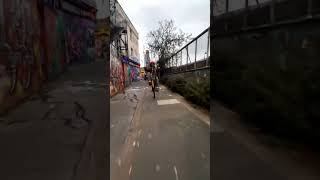 Brick Lane, this rolls so smooth 💯 @rrdblocks @alansbmx @sebikes #alansbmx #sebikes #bmx #secrew