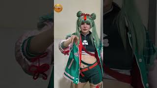 Hermosa Cosplayer con increíble Cosplay 💚❤️.en Ecom Geek