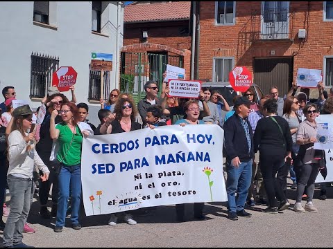 Manifestación en contra de la 'macrogranja' en  Fuentearmegil