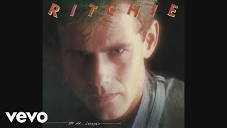 Video thumbnail of "Ritchie - Mi Niña Veneno (Menina Veneno) [Pseudo Video]"