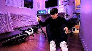 Um Gamer Curtindo a Vida com Bike Nova e PC Gamer..