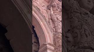 Detalles en fachada norte de la catedral de Zacatecas: ardillas y pájaros. México, patrimonio UNESCO