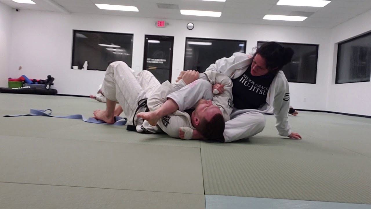 Female blue belt vs. Male black belt. YouTube